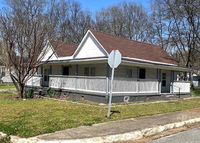 Property at 235 S Patton St, Florence, AL, 2 beds, 1.5 baths