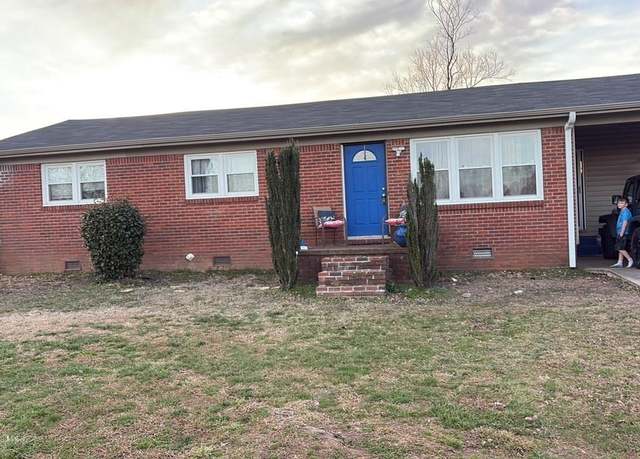 Property at 131 Dowdy Dr, Florence, AL, 3 beds, 2 baths