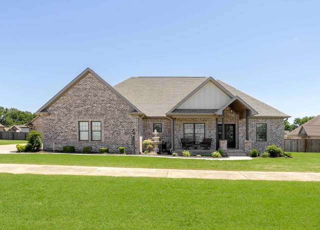 Property at 162 Valley Grove St, Tuscumbia, AL, 3 beds, 2.5 baths