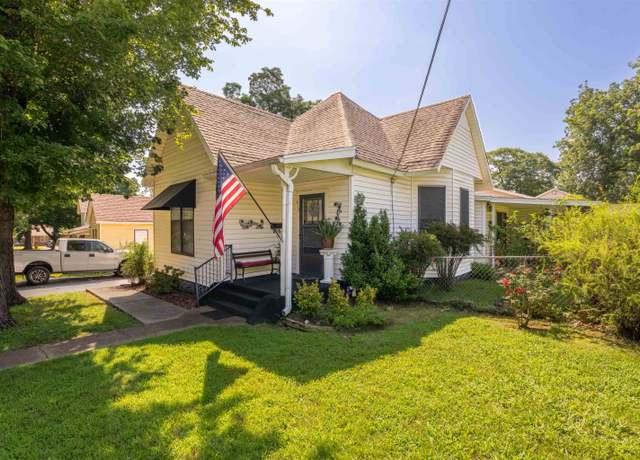 Property at 612 E Tuscaloosa St, Florence, AL, 3 beds, 2 baths