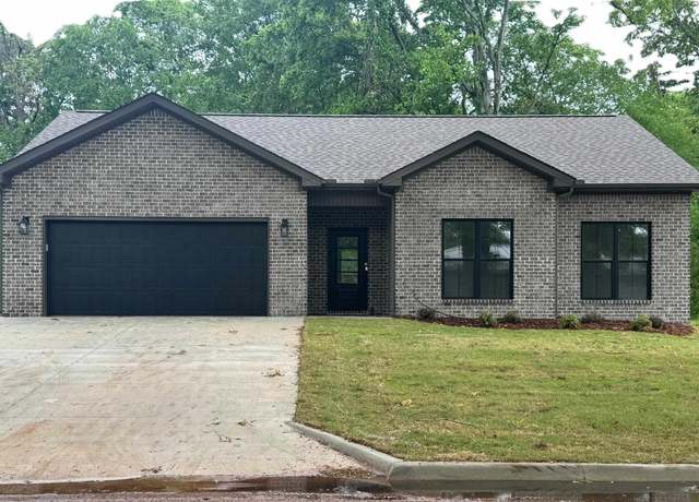 Property at 113 Jefferson Ave, Muscle Shoals, AL, 3 beds, 2 baths