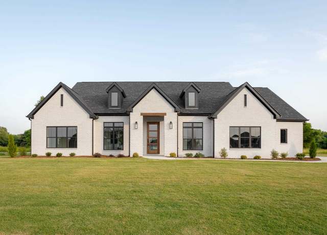 Property at 105 Ridge Point Dr, Sheffield, AL, 4 beds, 2 baths