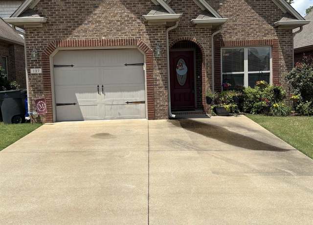Property at 127 Cottage Ln, Florence, AL, 2 beds, 2 baths