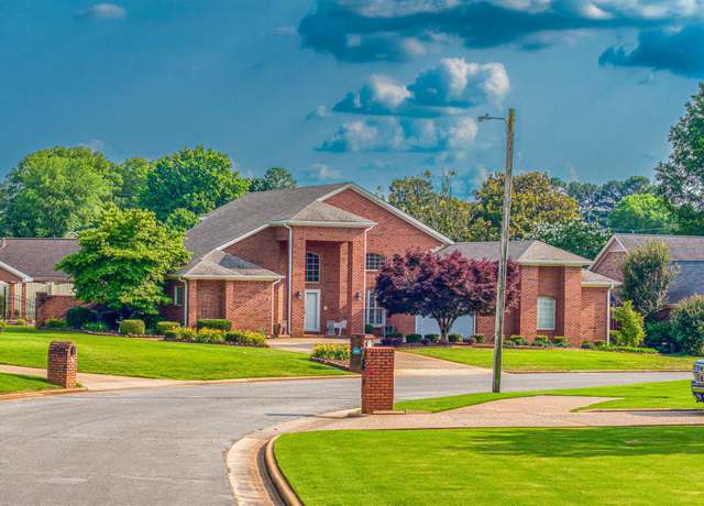 Property at 1926 Charlotte Ct, Florence, AL, 4 beds, 3 baths