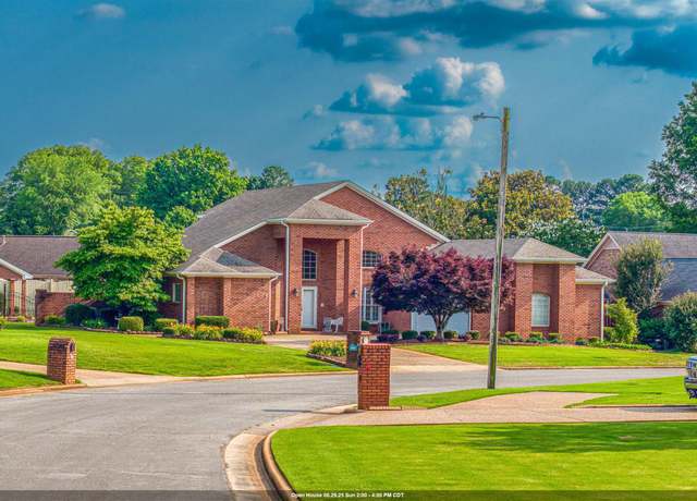 Property at 1926 Charlotte Ct, Florence, AL, 4 beds, 3 baths