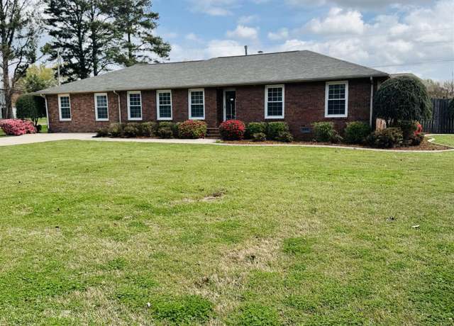 Property at 501 Broadway St, Muscle Shoals, AL, 4 beds, 3 baths
