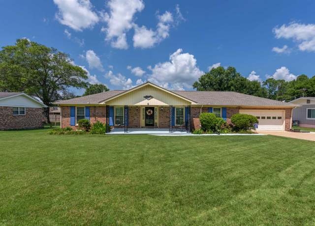 Property at 2517 Chickasaw Dr, Florence, AL, 3 beds, 2 baths