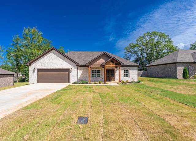 Property at 1105 Glendora Ave, Tuscumbia, AL, 4 beds, 2.5 baths