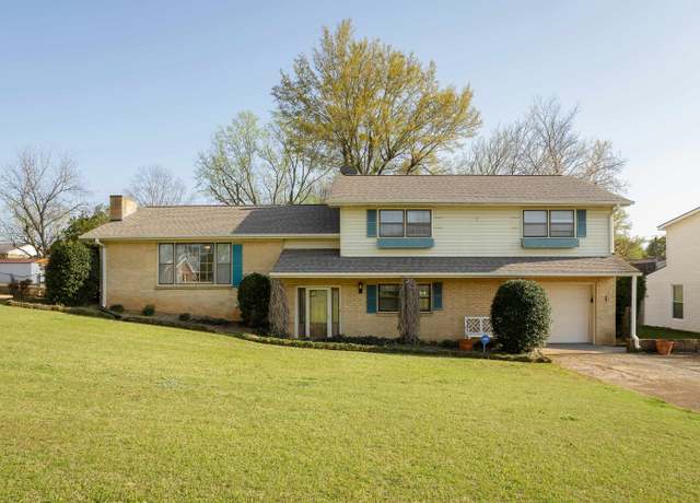 Property at 1004 Hemlock St, Tuscumbia, AL, 3 beds, 2 baths