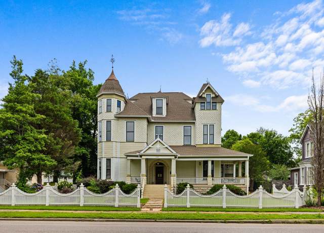 Property at 658 N Wood Ave, Florence, AL, 5 beds, 3.5 baths