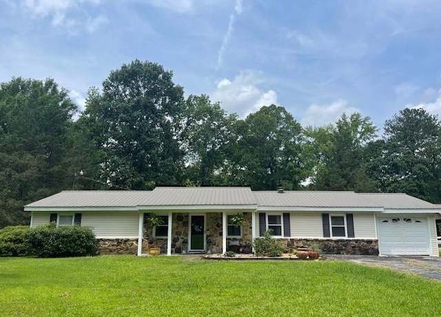Property at 486 Lakeview Ln, Russellville, AL, 3 beds, 1.5 baths
