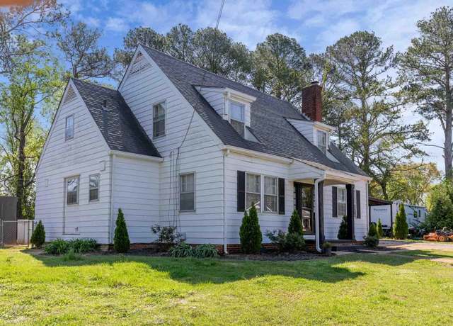 Property at 730 N Jefferson St, Tuscumbia, AL, 3 beds, 2 baths