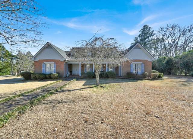 Property at 300 Birmingham St SW, Cullman, AL, 4 beds, 3.5 baths