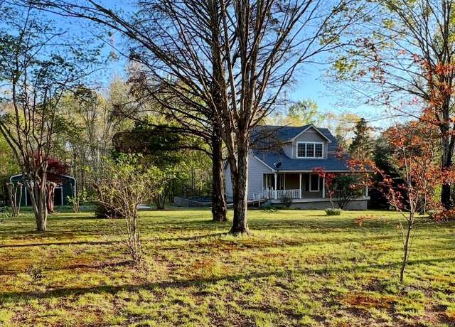 Property at 120 Olive Dr, Florence, AL, 1 bed, 2 baths