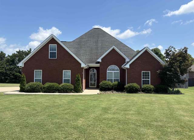 Property at 25 Holli Ln, Muscle Shoals, AL, 3 beds, 2.5 baths
