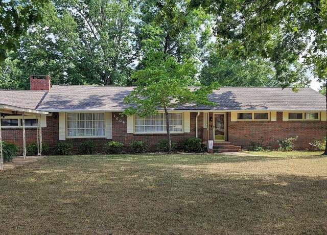 Property at 1606 Woodland St NW, Cullman, AL, 3 beds, 3 baths