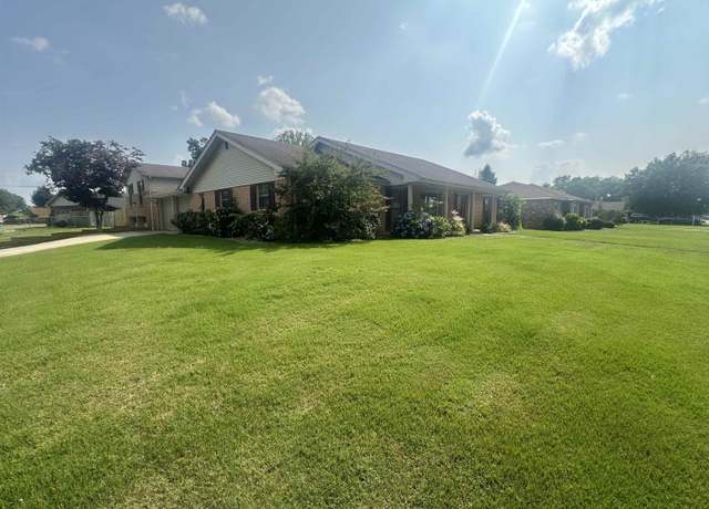 Property at 2006 Edwards Ave, Muscle Shoals, AL, 4 beds, 3 baths
