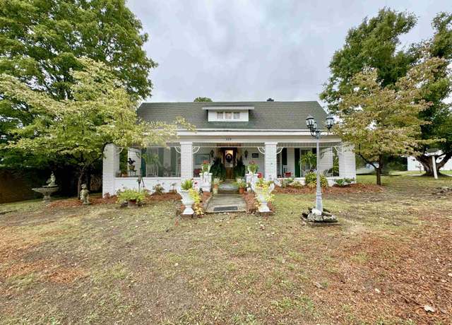 Property at 225 Main St, Cherokee, AL, 4 beds, 2 baths