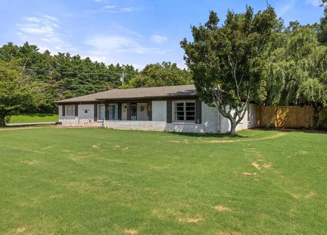 Property at 1101 Catalpa St, Tuscumbia, AL, 4 beds, 2 baths