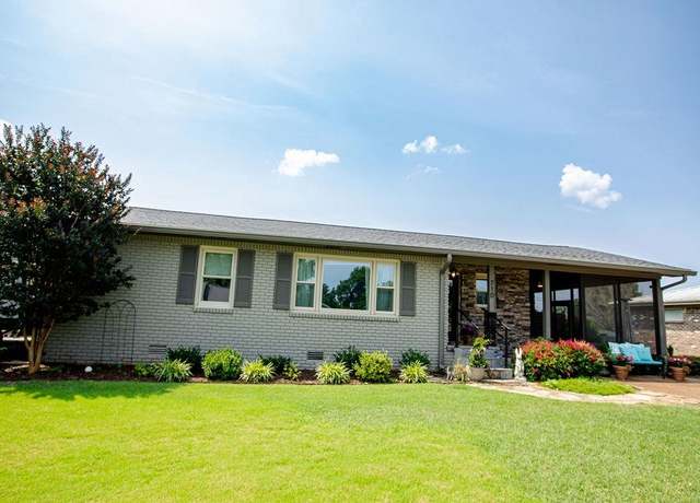 Property at 710 Tuxedo Ave, Muscle Shoals, AL, 4 beds, 2.5 baths