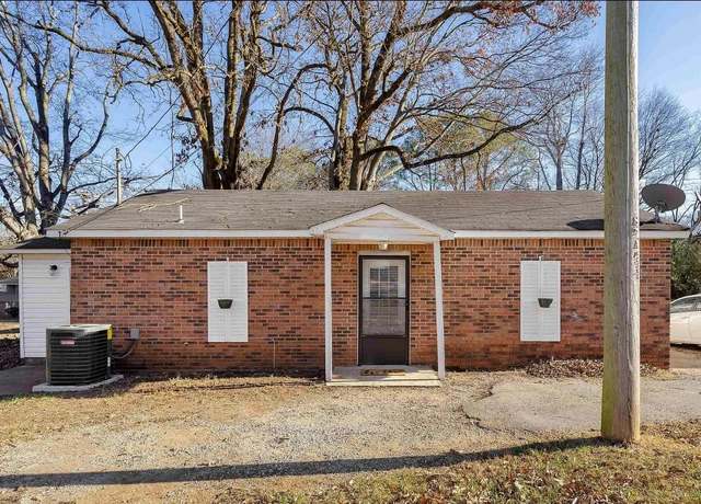 Property at 2302 Chisholm Rd, Florence, AL, 2 beds, 1 bath