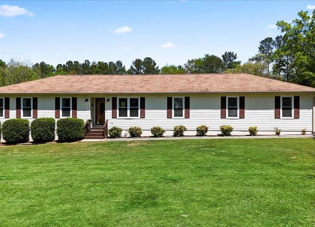 Property at 207 Highland St SE, Hanceville, AL, 3 beds, 2 baths