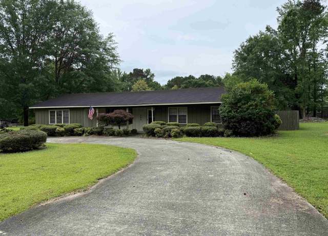 Property at 902 NE Ashworth St, Hartselle, AL, 3 beds, 2 baths