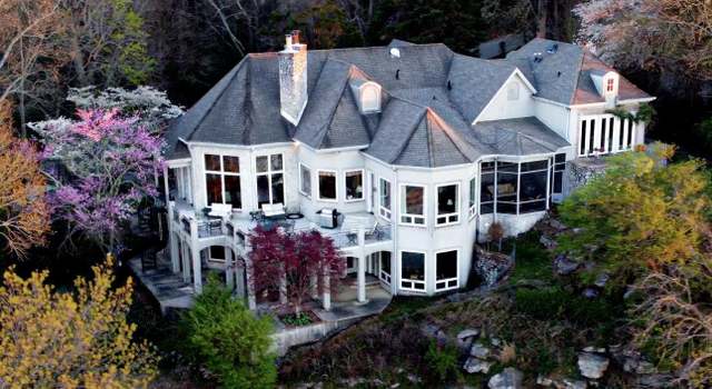Photo of 106 Holland Dr, Sheffield, AL