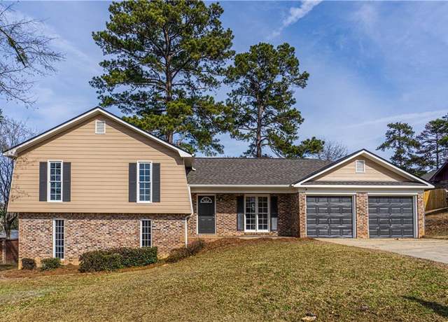 Property at 2412 Greenbriar Dr, Phenix City, AL 36867, 3 beds, 2.5 baths