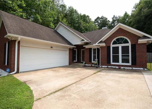 Property at 2905 10th Ave, Phenix City, AL 36867, 3 beds, 2 baths