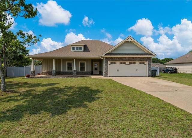 Property at 8 Golden Eagle Ct, Fort Mitchell, AL 36856, 4 beds, 2 baths