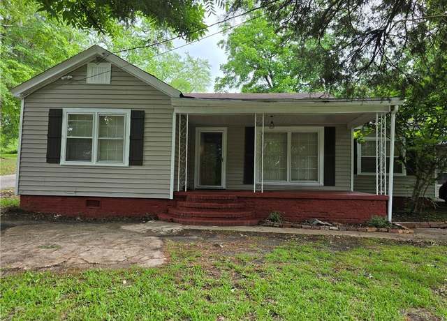 Property at 1701 27th Ave, Phenix City, AL 36870, 4 beds, 2 baths