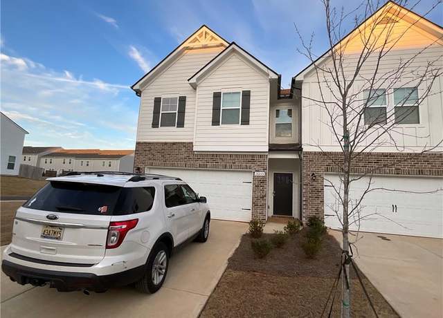 Property at 3215 Alana Ct, Opelika, AL 36804, 3 beds, 2.5 baths