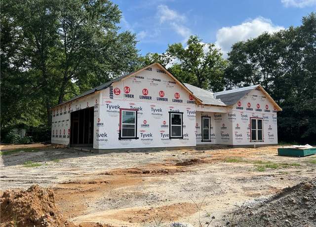Property at 2800 23rd Ave, Phenix City, AL 36867, 3 beds, 2 baths