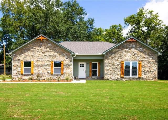 Property at 2800 23rd Ave, Phenix City, AL 36867, 3 beds, 2 baths