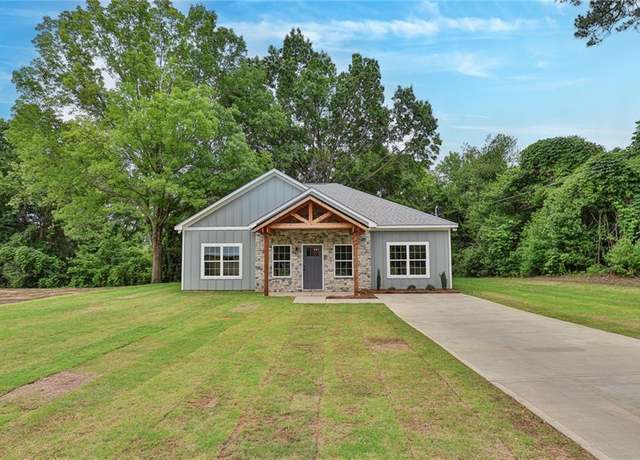 Property at 10 Thompson Ln, Phenix City, AL 36870, 3 beds, 2 baths
