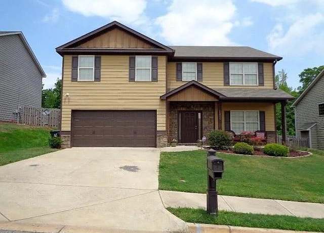 Property at 2608 5th St, Phenix City, AL 36869, 5 beds, 3 baths