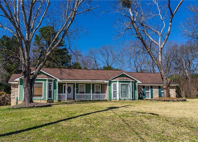 Property at 3005 Clover Ct, Phenix City, AL 36867, 3 beds, 2.5 baths
