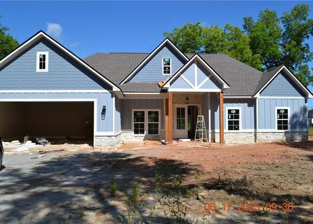Property at 370 Mclendon Rd, Fort Mitchell, AL 36856, 4 beds, 2 baths