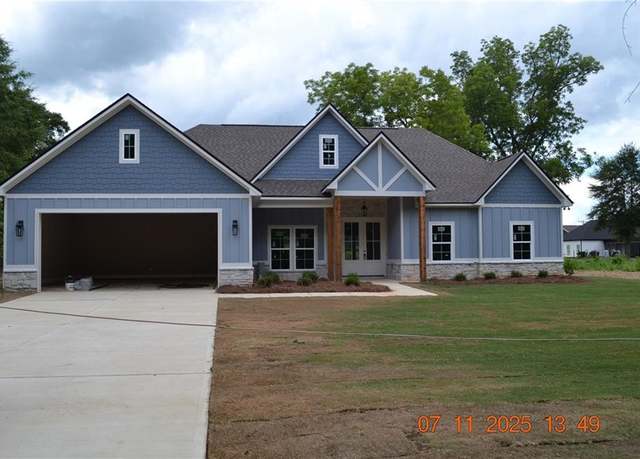 Property at 370 Owens Rd, Fort Mitchell, AL 36856, 4 beds, 2 baths