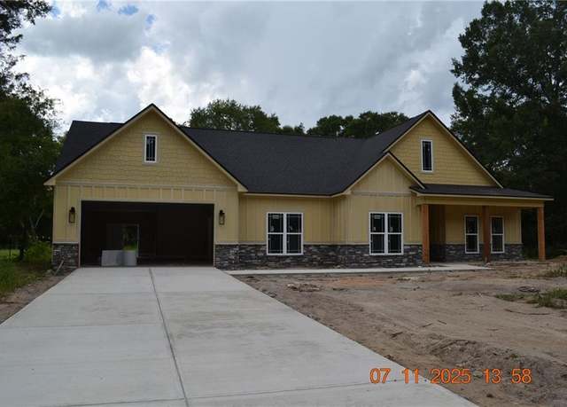 Property at 374 Owens Rd, Fort Mitchell, AL 36856, 4 beds, 2 baths