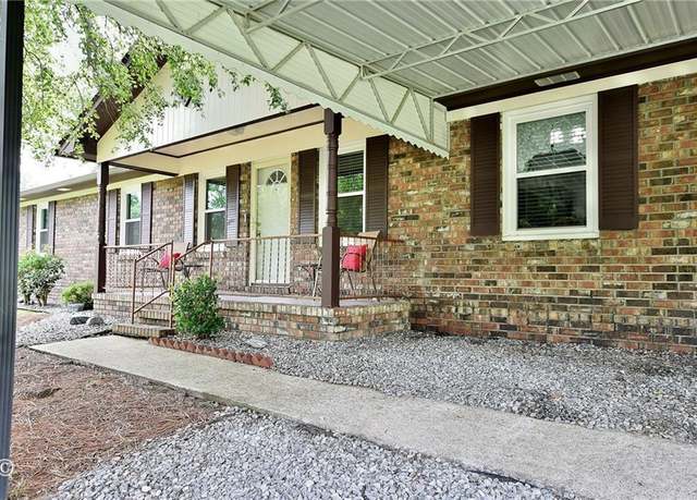 Property at 8 Sommerset Ct, Phenix City, AL 36869, 3 beds, 2 baths