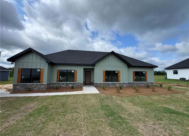 Property at 1116 30th St, Valley, AL 36854, 4 beds, 2 baths