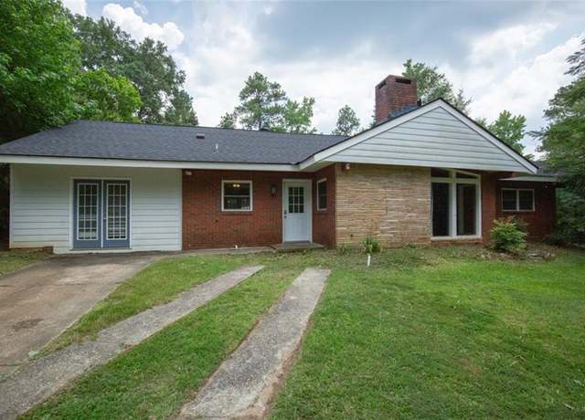 Property at 1609 4th Pl, Phenix City, AL 36869, 3 beds, 2 baths