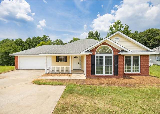 Property at 12 Redwood Dr, Phenix City, AL 36869, 3 beds, 2 baths