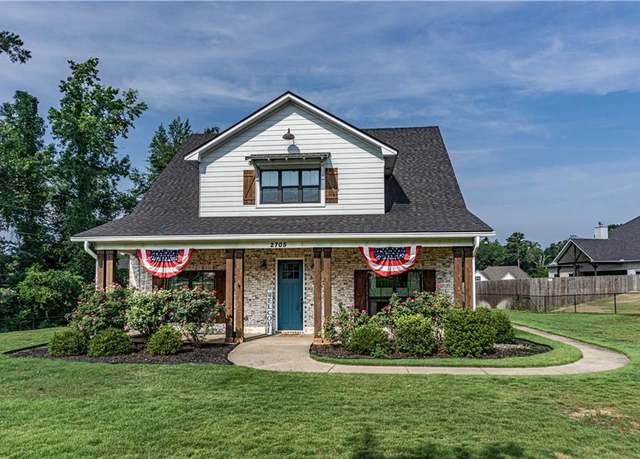 Property at 2705 Sterling Dr, Smiths Station, AL 36877, 5 beds, 3.5 baths