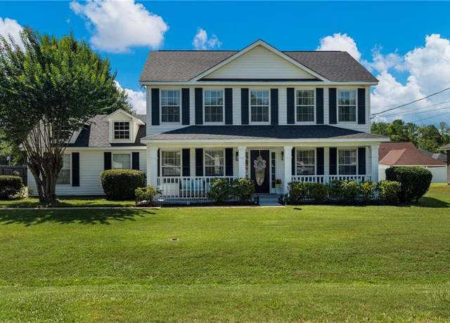 Property at 9 Katie Dr, Phenix City, AL 36869, 3 beds, 2.5 baths