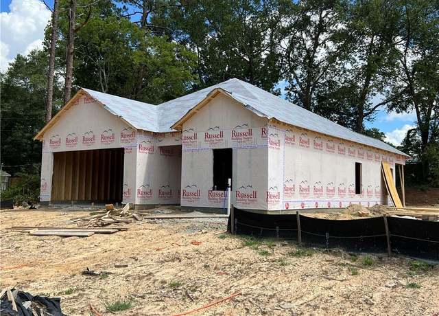 Property at 26 Wiggins Ln, Phenix City, AL 36869, 3 beds, 2 baths