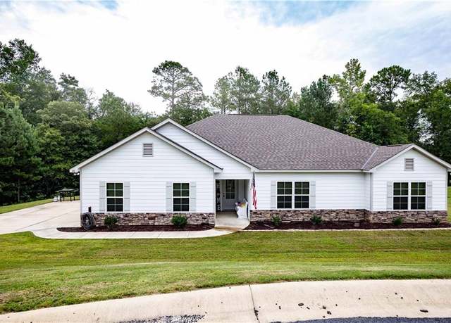 Property at 30 Veterans Ct, Fort Mitchell, AL 36856, 4 beds, 2 baths