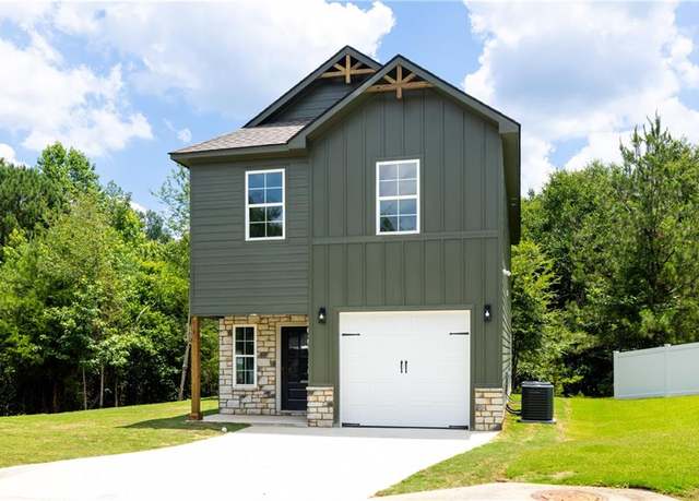 Property at 302 21st Ave, Phenix City, AL 36869, 4 beds, 2.5 baths